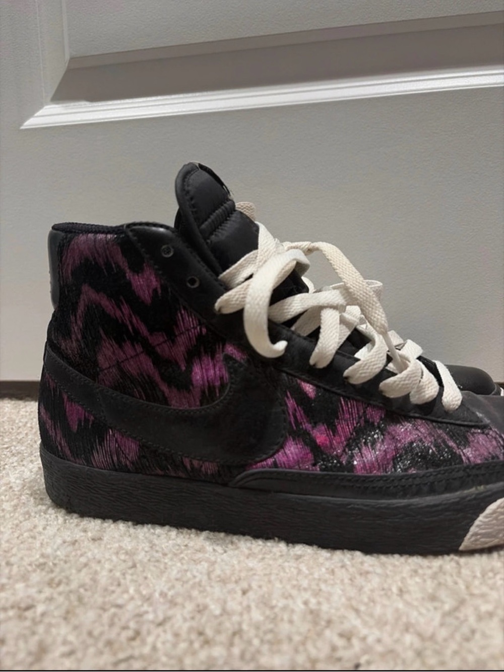 Nike Women's High-Top Sneakers in Black and Purple Pattern